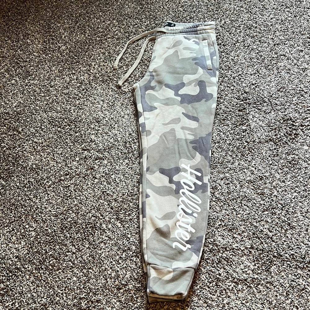 Women’s Hollister joggers